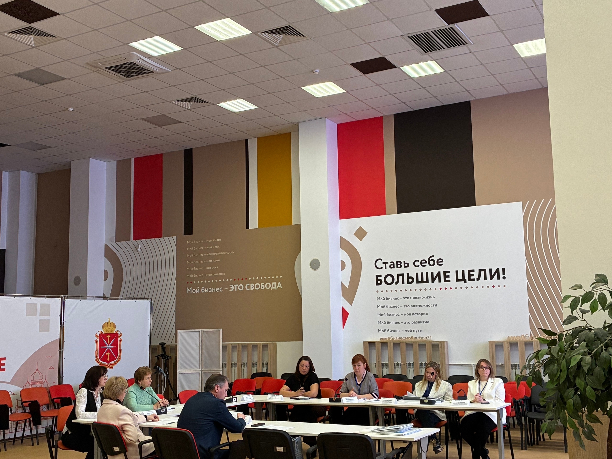 21 апреля 2026 года состоялся круглый стол: «От поля до прилавка: сотрудничество ради роста".﻿ Взаимодействие Тульского филиала ФГБУ «ВНИИЗЖ» с сельхозтоваропроизводителями». 